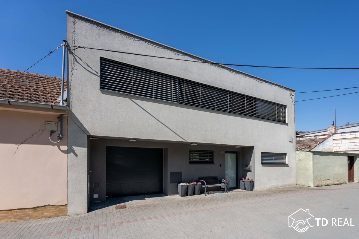 Фото 1 - Продажа дома · Семейный дом · 228 m² · 5 комнат