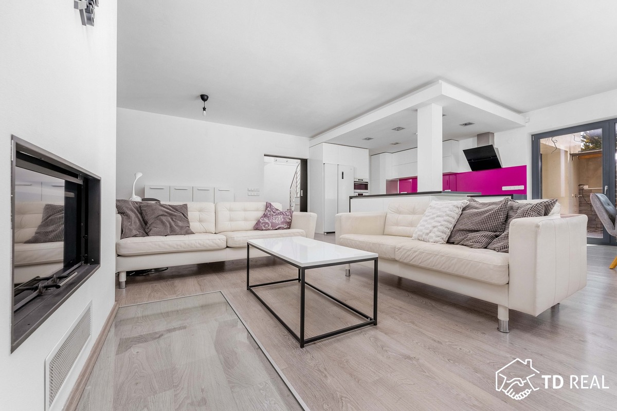 Фото 3 - Продажа дома · Семейный дом · 228 m² · 5 комнат