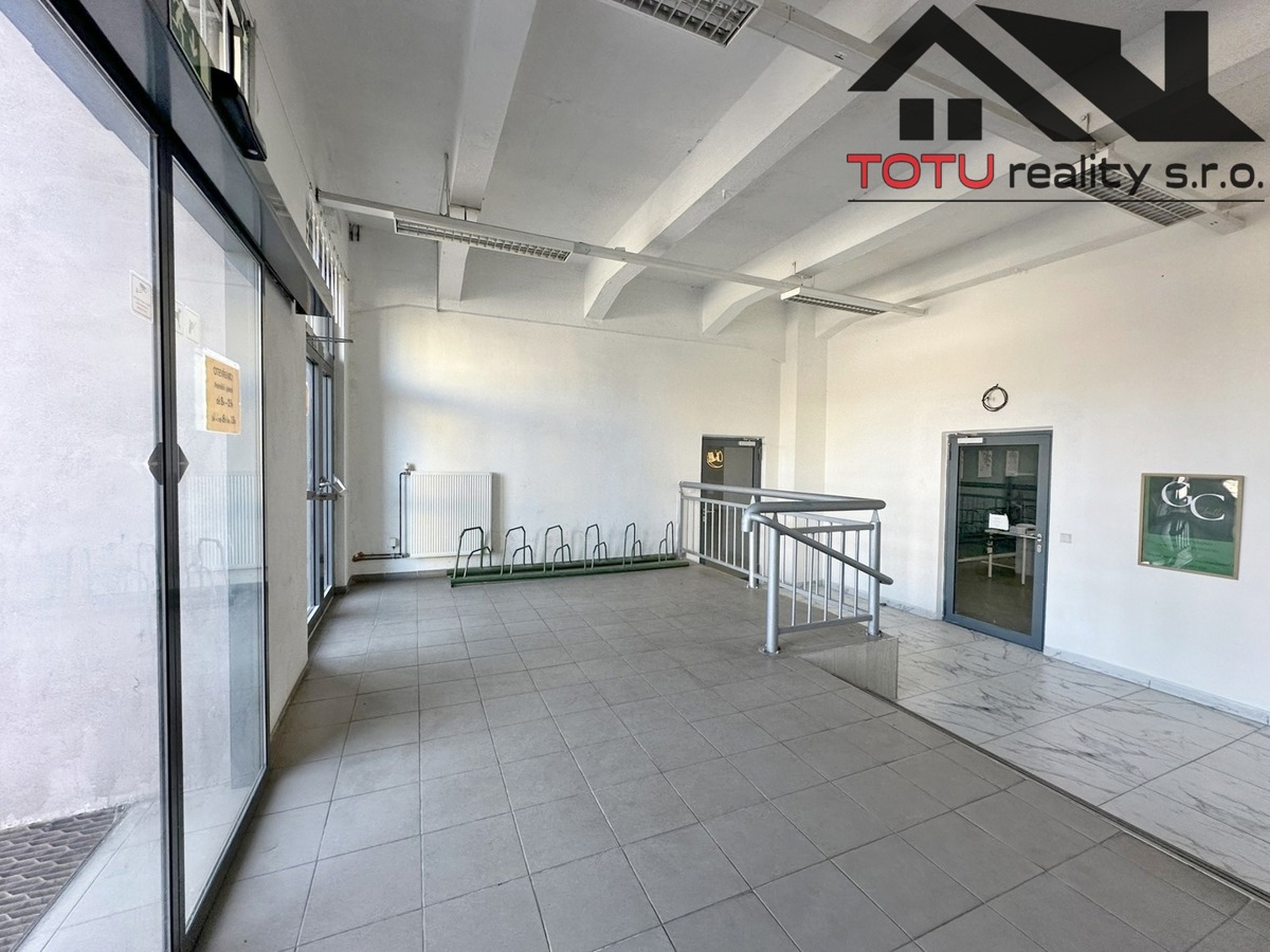 Photo 3 - Commercial property for rent · 200 m²