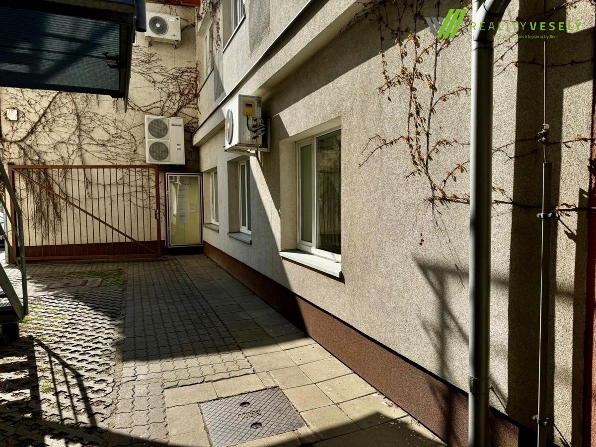 Photo 2 - Commercial property for rent · 199 m²