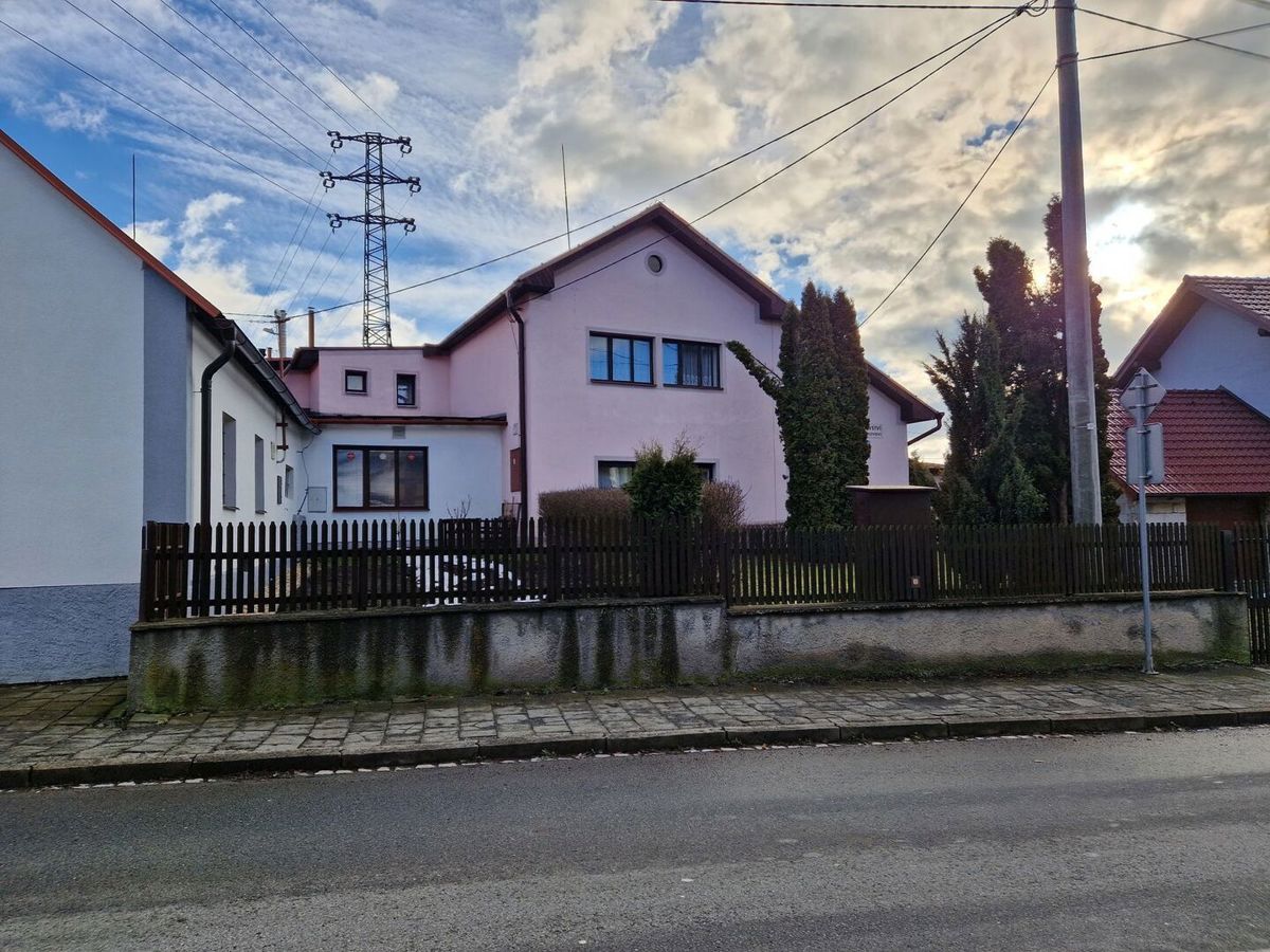 Фото 1 - Продаж будинку · Сімейний будинок · 206 m² · 1 кімната