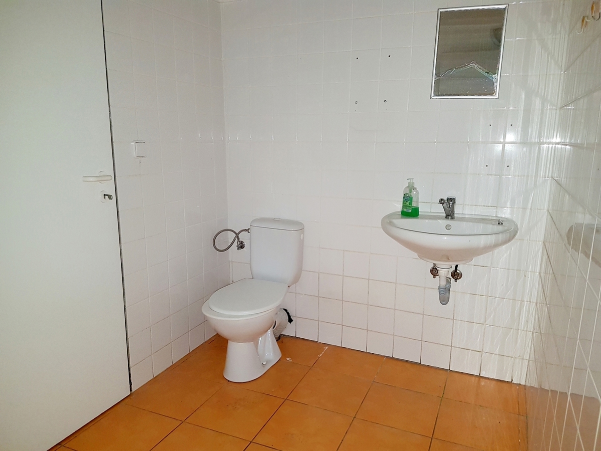 Photo 4 - Commercial property for rent · 146 m²