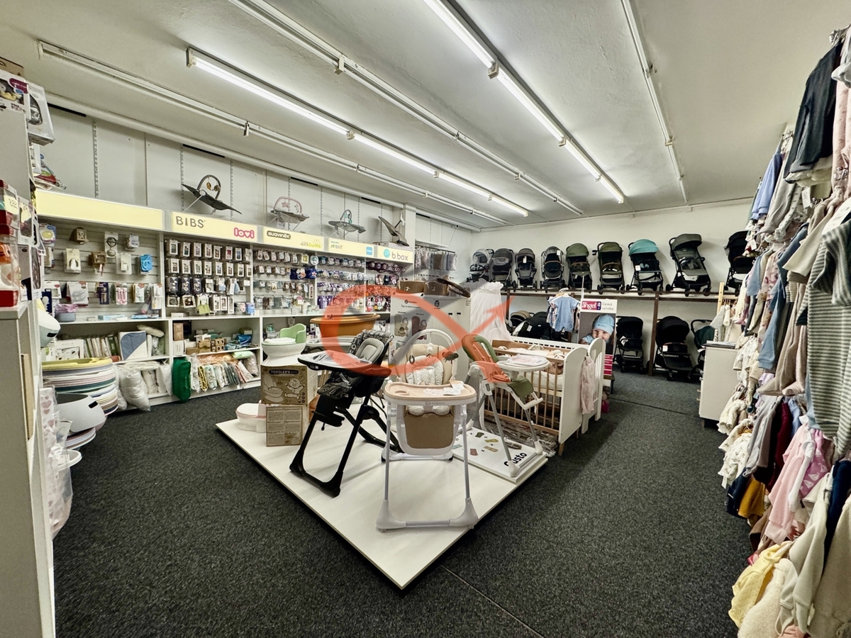 Photo 3 - Commercial property for rent · Retail space · 293 m²
