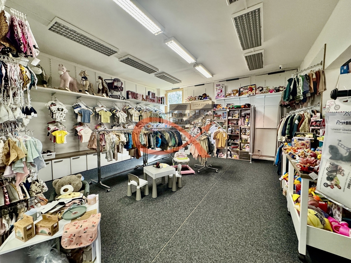 Photo 4 - Commercial property for rent · Retail space · 293 m²