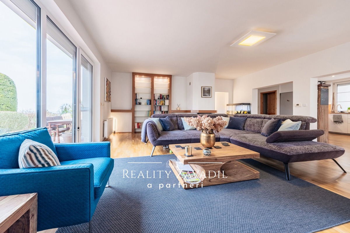 Photo 1 - House for rent · Family house · 271 m² · 6 rooms