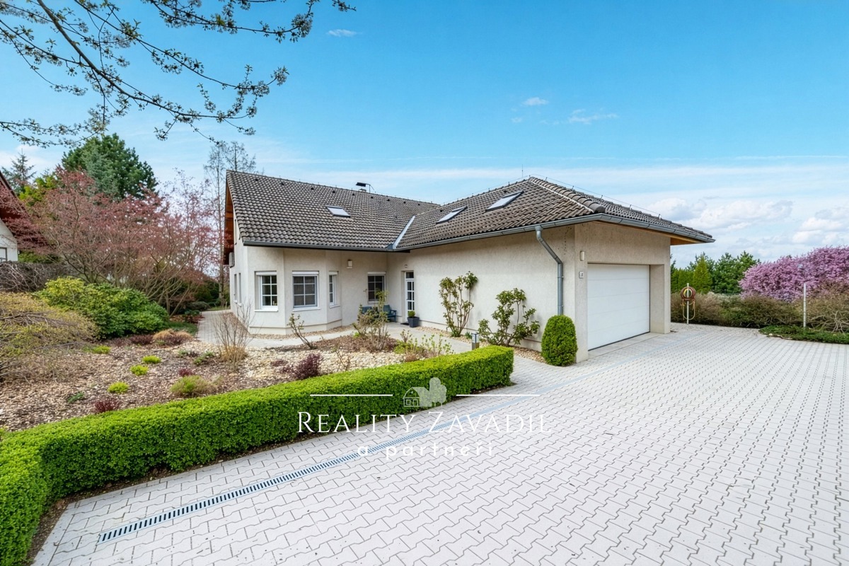 Photo 2 - House for rent · Family house · 271 m² · 6 rooms
