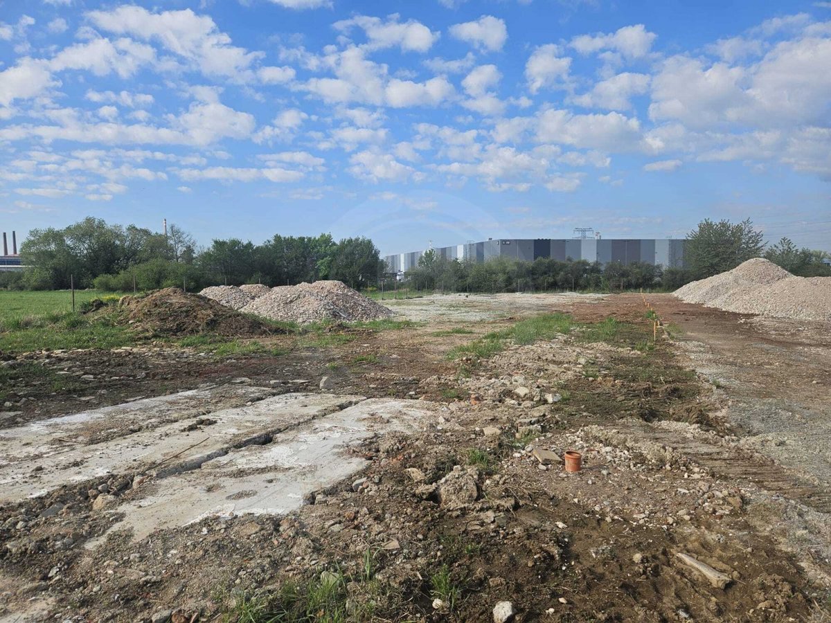 Fotografie 4 - Prodej pozemku · Komerční · 1 520 m²