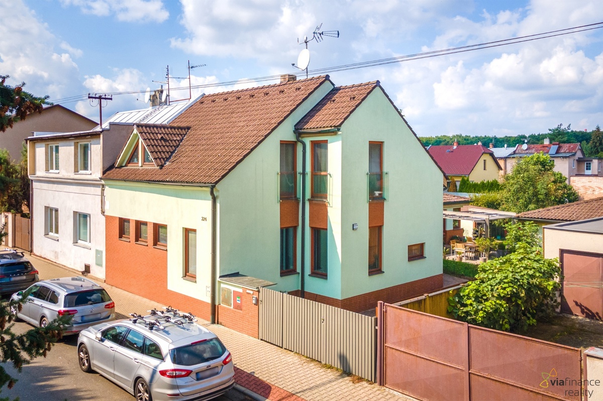 Fotografie 1 - Prodej domu · Rodinný · 200 m² · 5 pokojů