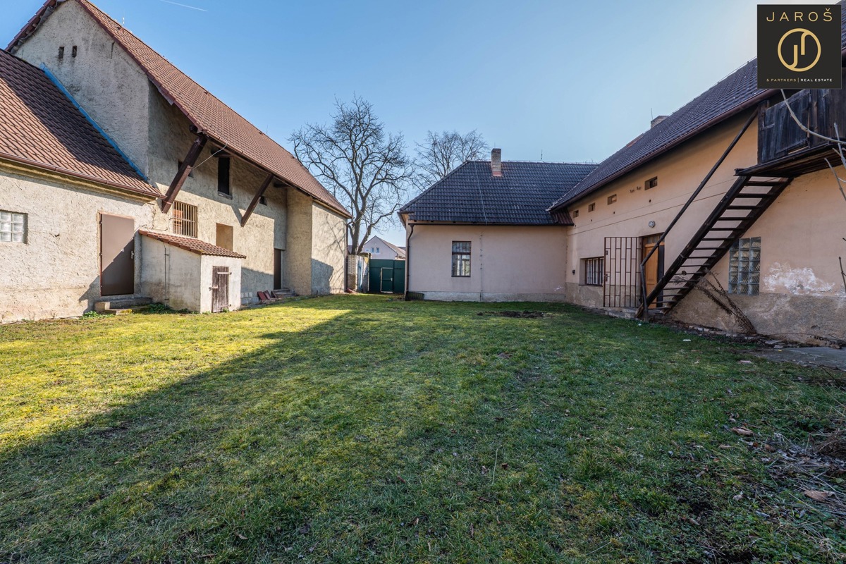 Photo 2 - House for sale · Family house · 305 m² · 5 rooms