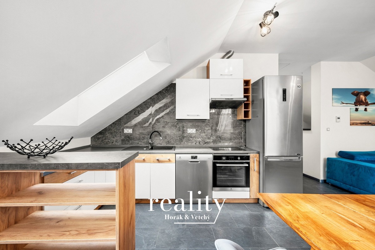 Фото 3 - Продаж квартири · 3+kk · 76 m²