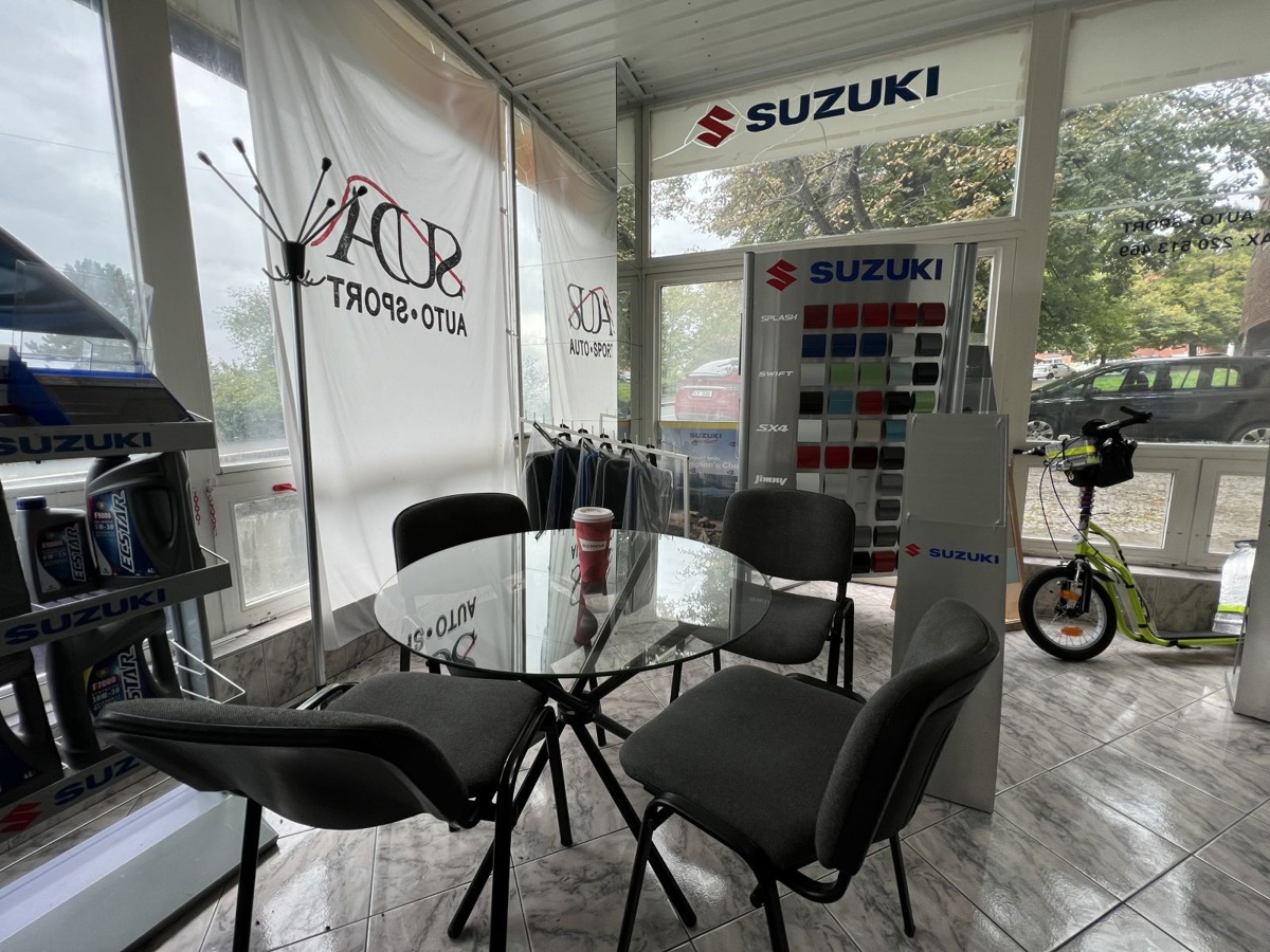 Photo 4 - Commercial property for sale · Car service · 700 m²