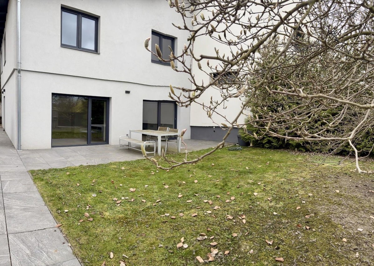 Photo 1 - House for rent · Family house · 260 m² · 5 rooms