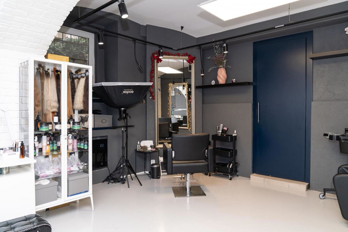 Photo 1 - Commercial property for rent · Beauty salon · 136 m²