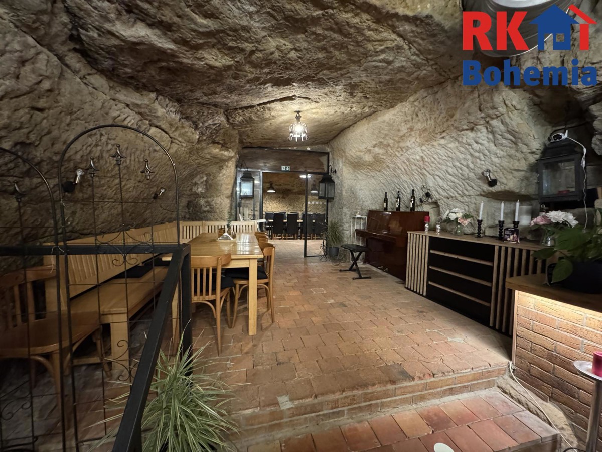 Photo 1 - Commercial property for rent · Restaurant · 410 m²