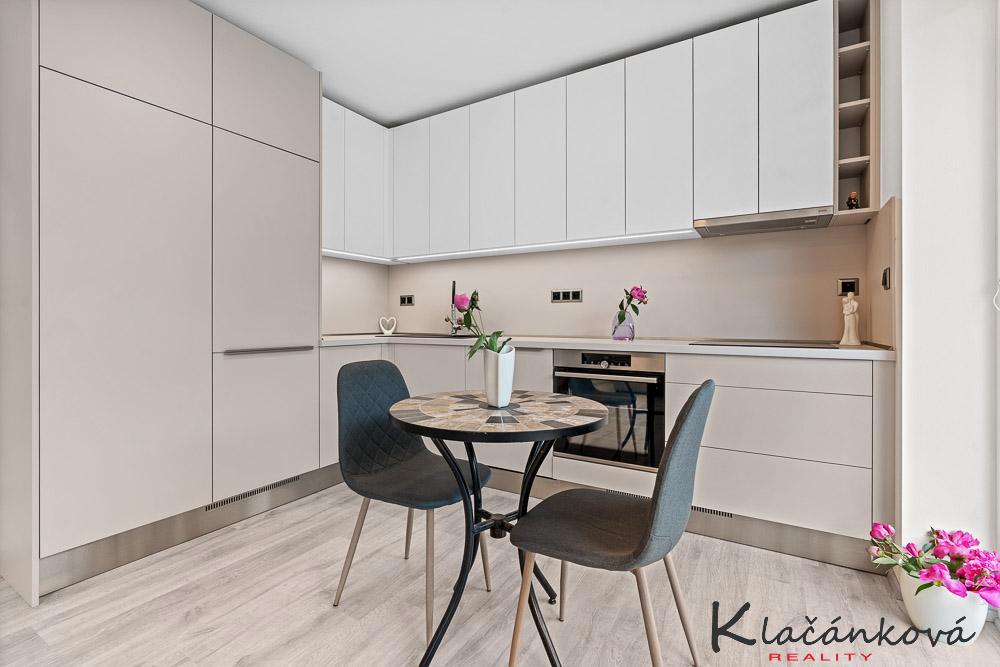 Фото 1 - Продаж квартири · 1+kk · 32 m²