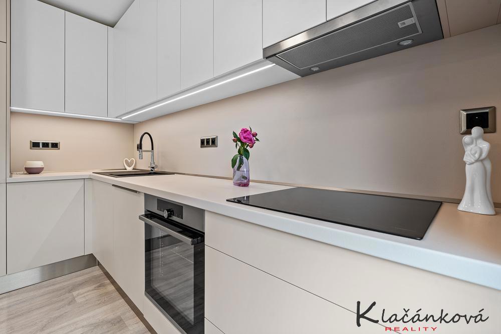 Фото 2 - Продаж квартири · 1+kk · 32 m²