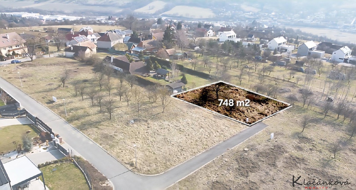 Fotografie 2 - Prodej pozemku · Bydlení · 748 m²