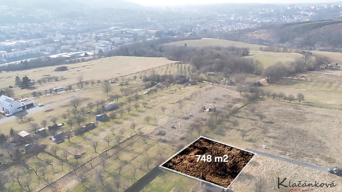 Fotografie 3 - Prodej pozemku · Bydlení · 748 m²
