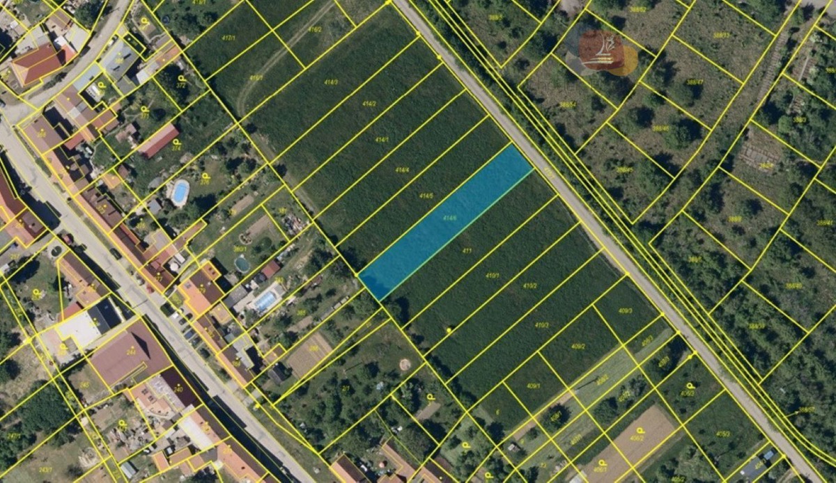 Fotografie 2 - Prodej pozemku · Bydlení · 911 m²