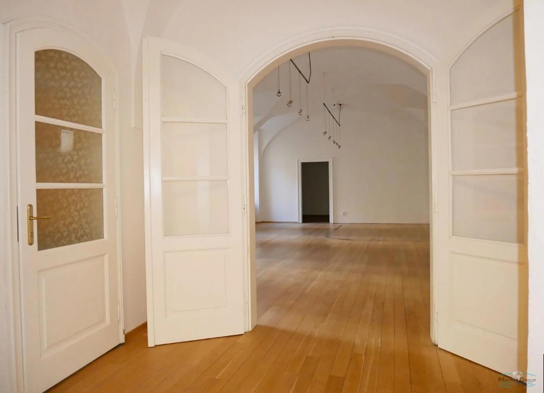 Photo 1 - Commercial property for rent · Office