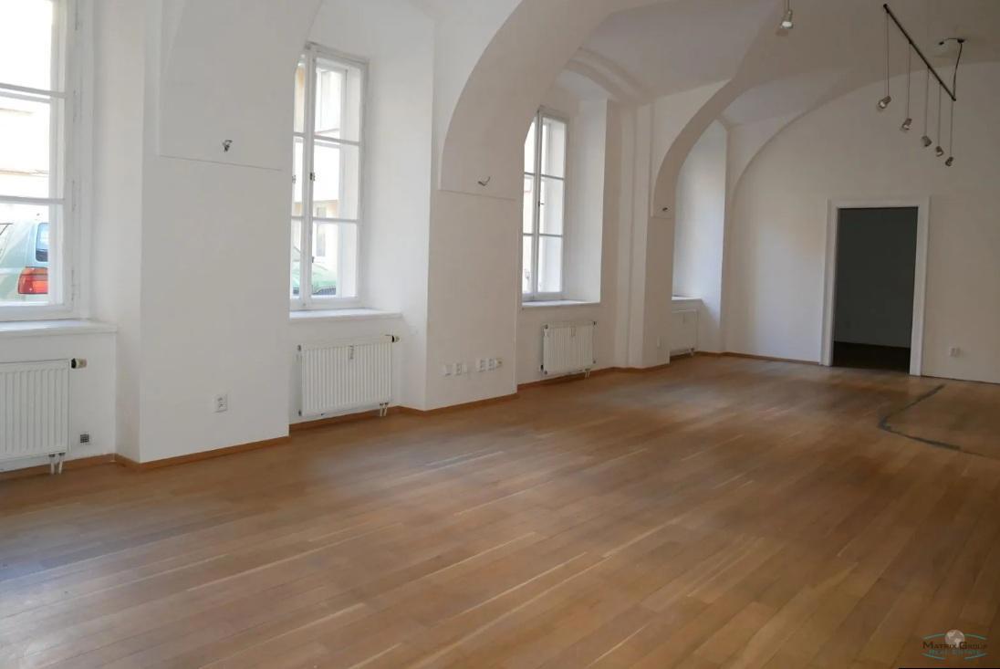 Photo 3 - Commercial property for rent · Office