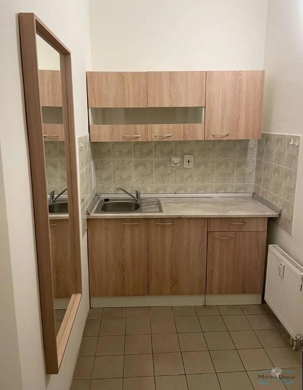 Photo 2 - Commercial property for rent · Office