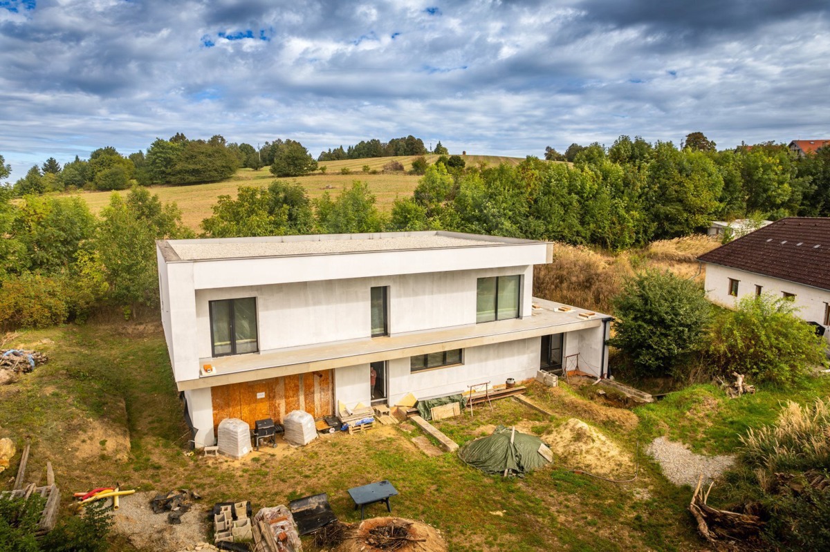 Fotografie 1 - Prodej domu · Rodinný · 322 m² · 4 pokoje