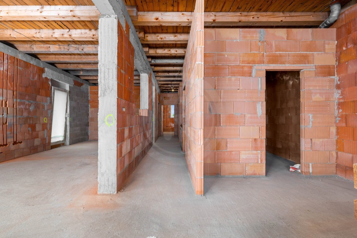 Fotografie 2 - Prodej domu · Rodinný · 322 m² · 4 pokoje