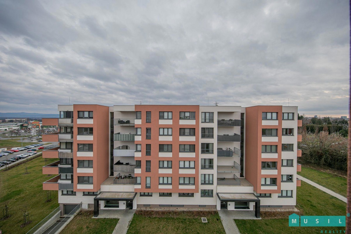 Fotografie 1 - Pronájem bytu · 1+kk · 35 m²