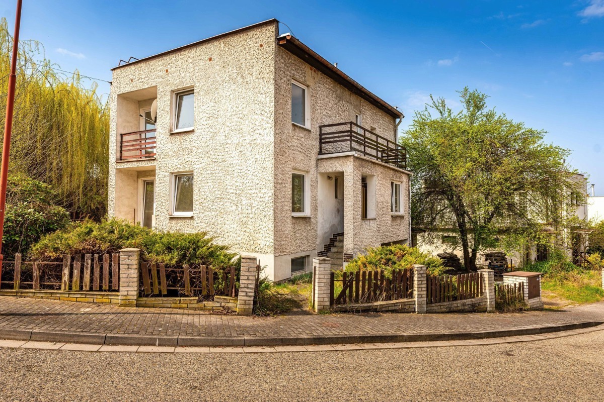 Фото 1 - Продаж будинку · Сімейний будинок · 200 m² · 5 кімнат