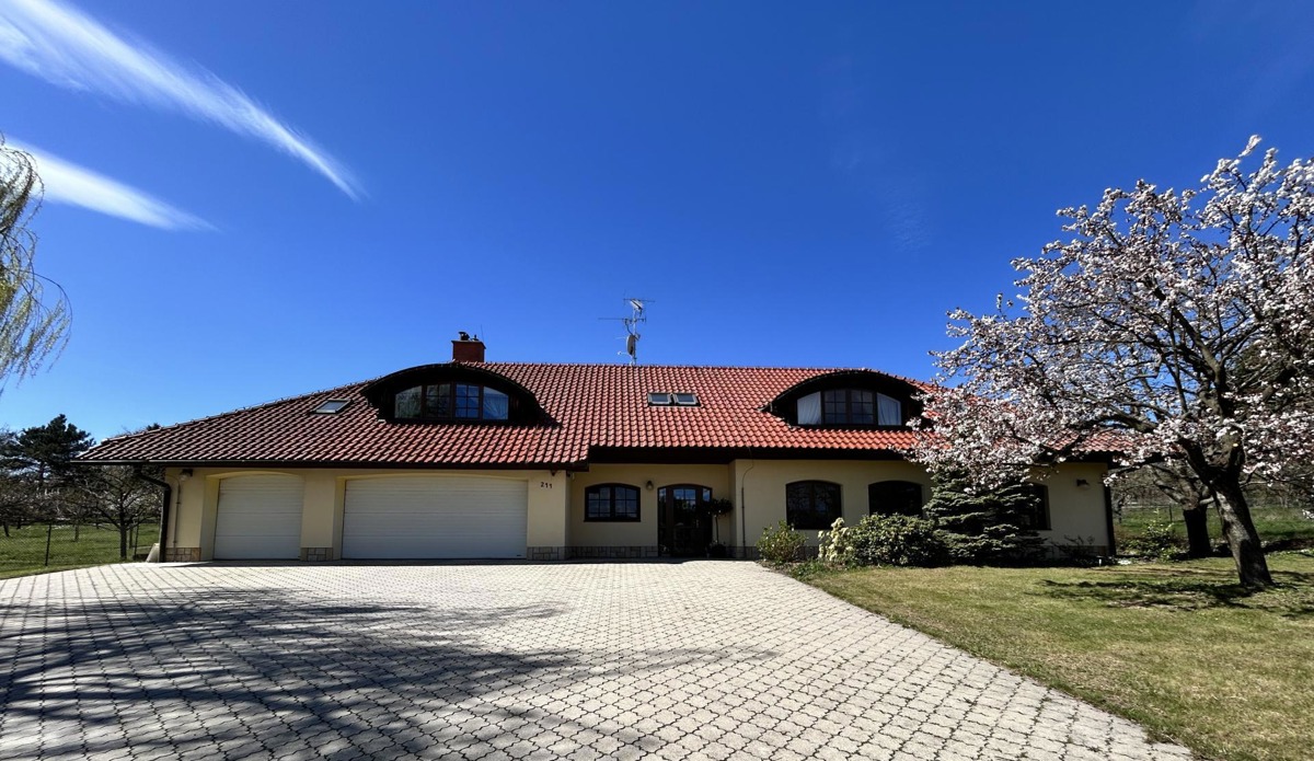 Фото 2 - Продаж будинку · Сімейний будинок · 392 m²
