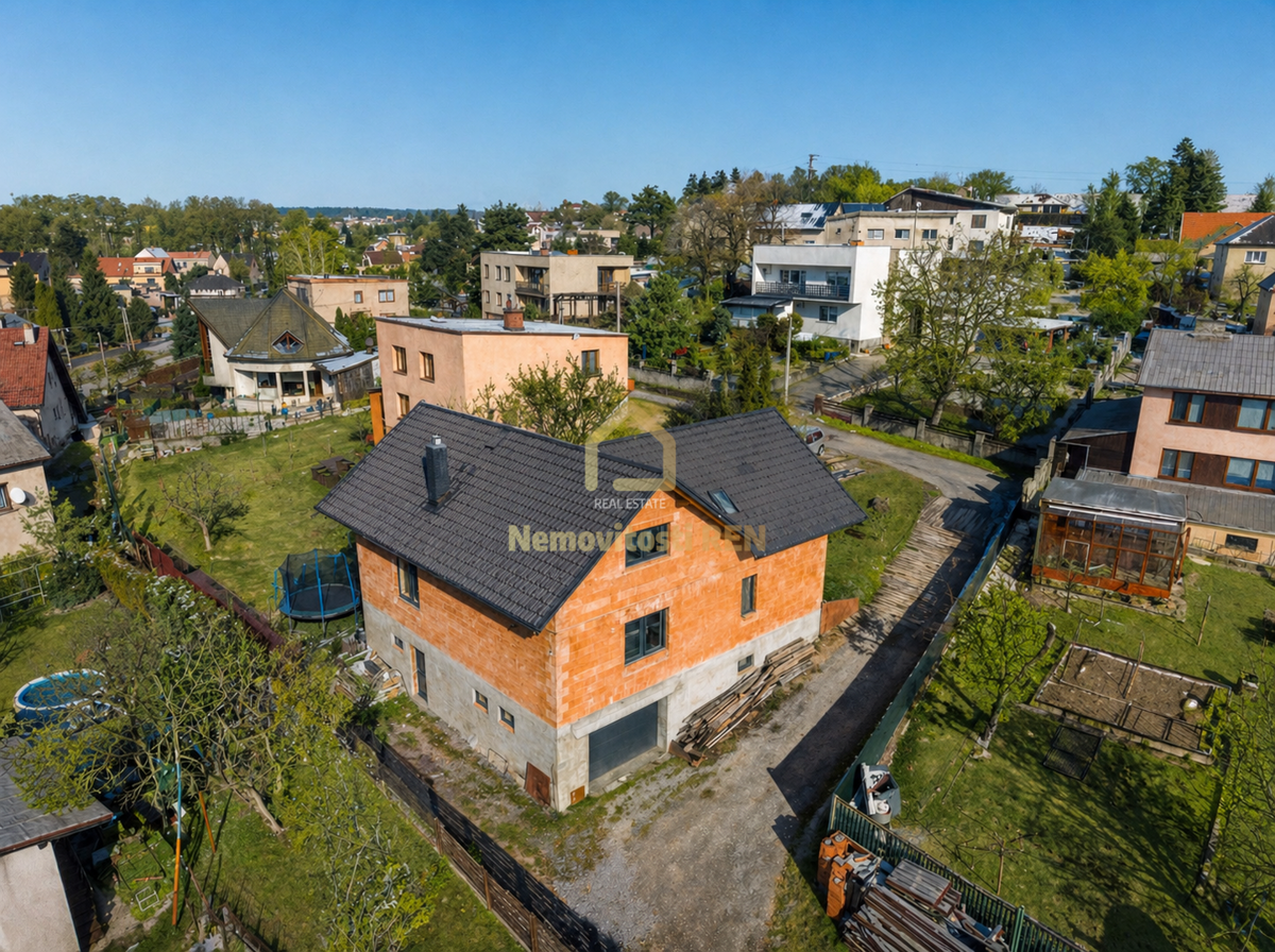 Фото 1 - Продаж будинку · Сімейний будинок · 238 m² · 4 кімнати