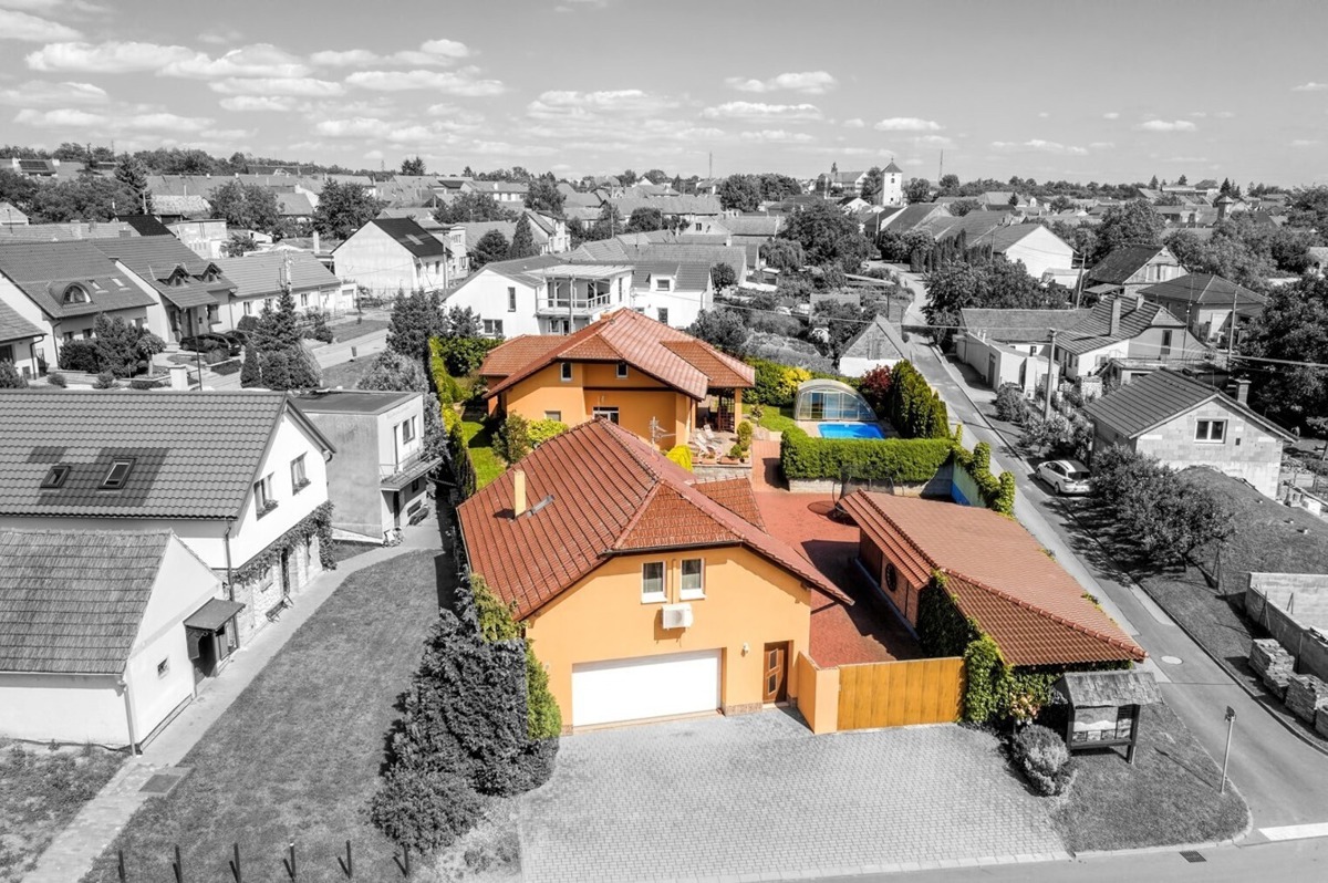 Photo 1 - House for sale · Family house · 144 m² · 5 rooms