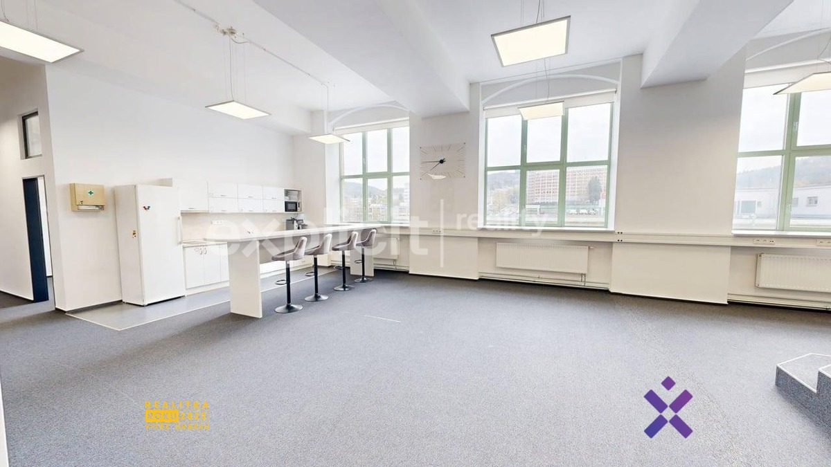 Photo 1 - Commercial property for rent · Office · 421 m²