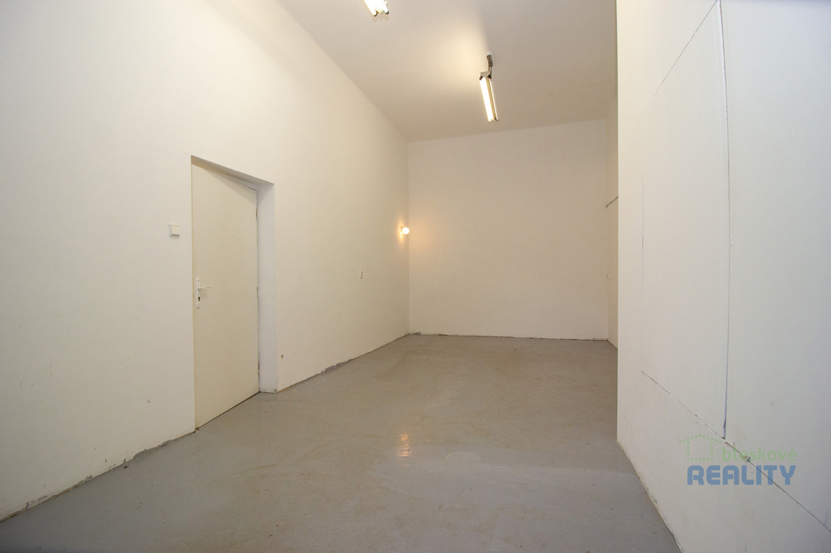 Photo 1 - Commercial property for rent · Warehouse · 28 m²