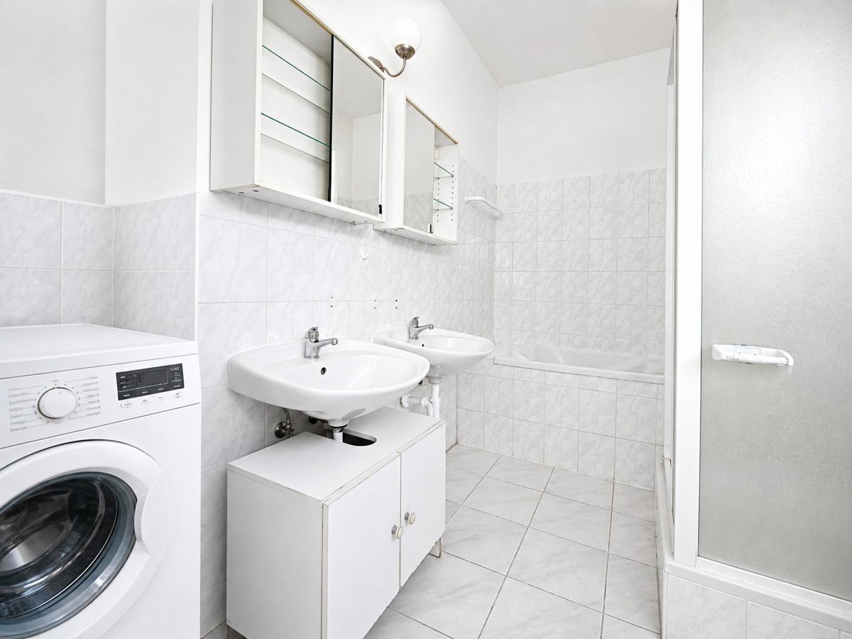 Photo 4 - Room for rent · 100 m²