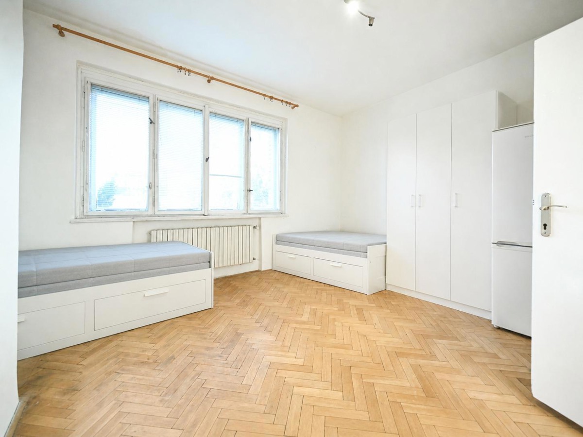 Photo 1 - Room for rent · 100 m²