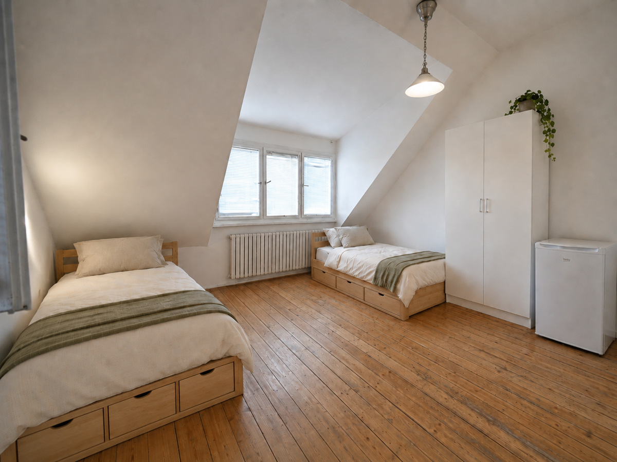 Photo 1 - Room for rent · 100 m²