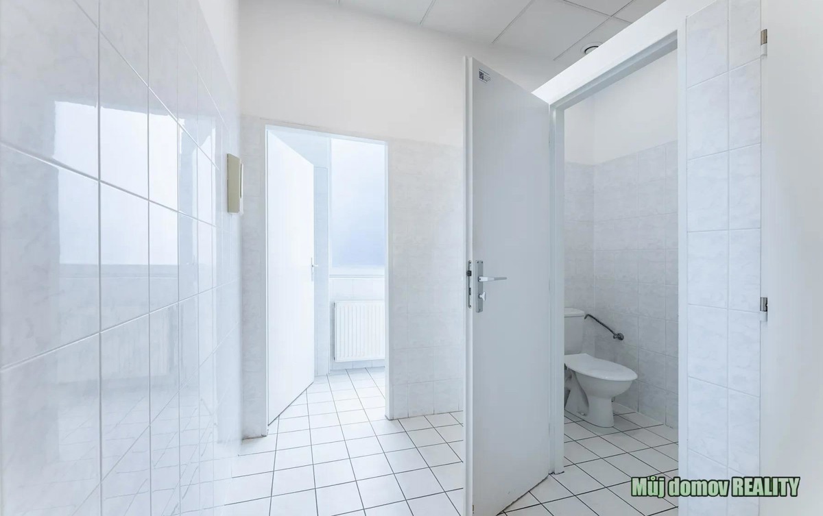 Photo 3 - Commercial property for rent · Office · 100 m²