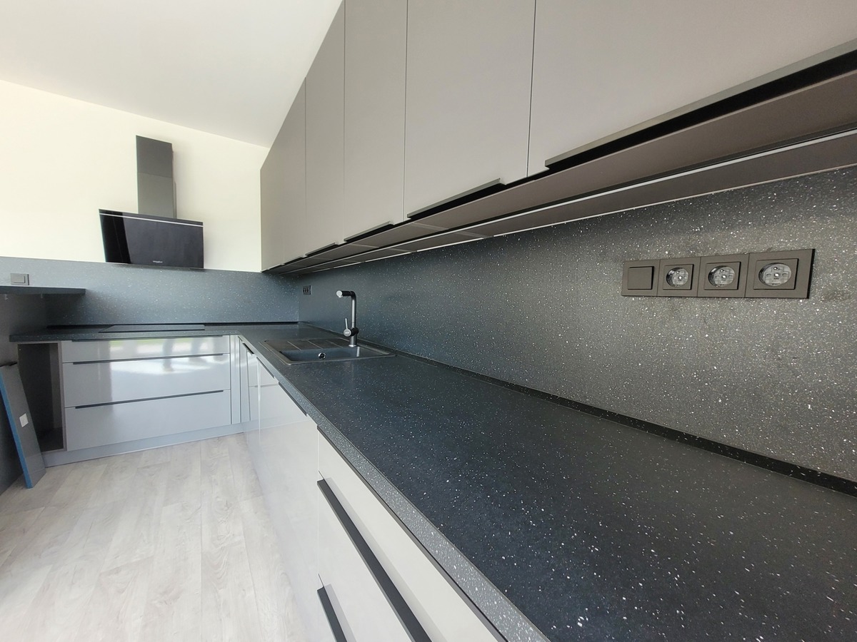 Фото 2 - Продаж будинку · Сімейний будинок · 172 m² · 4 кімнати