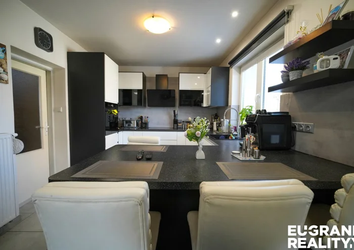 Hình ảnh 2 - Nhà bán · 216 m² · 5 phòng