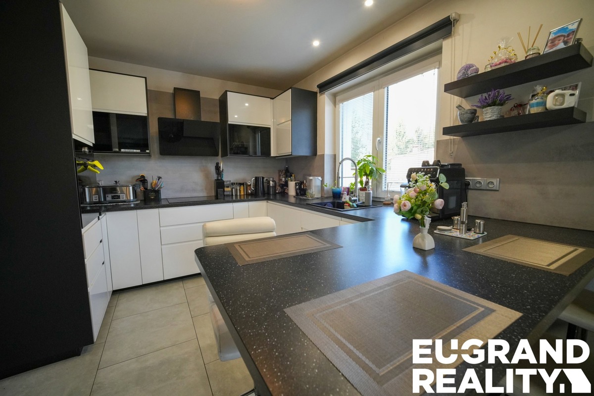 Hình ảnh 2 - Nhà bán · 216 m² · 5 phòng