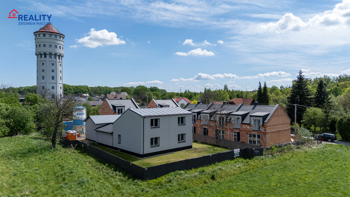 Фото 1 - Продаж будинку · Сімейний будинок · 270 m² · 5 кімнат