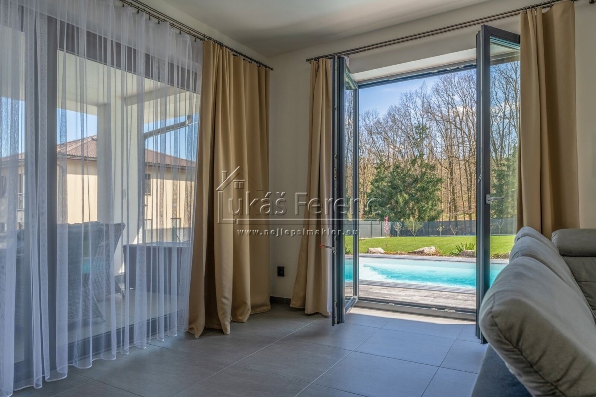 Фото 2 - Продажа дома · Семейный дом · 221 m² · 5 комнат