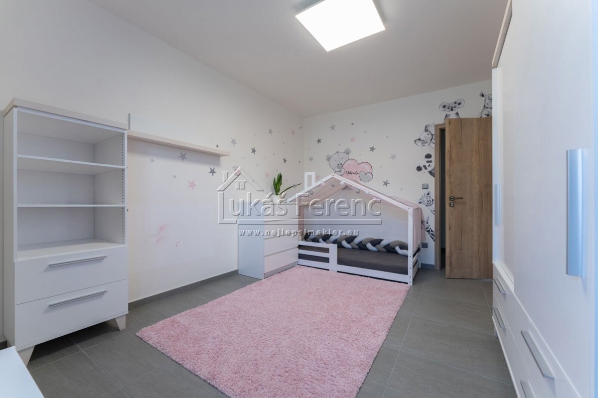 Фото 4 - Продажа дома · Семейный дом · 221 m² · 5 комнат