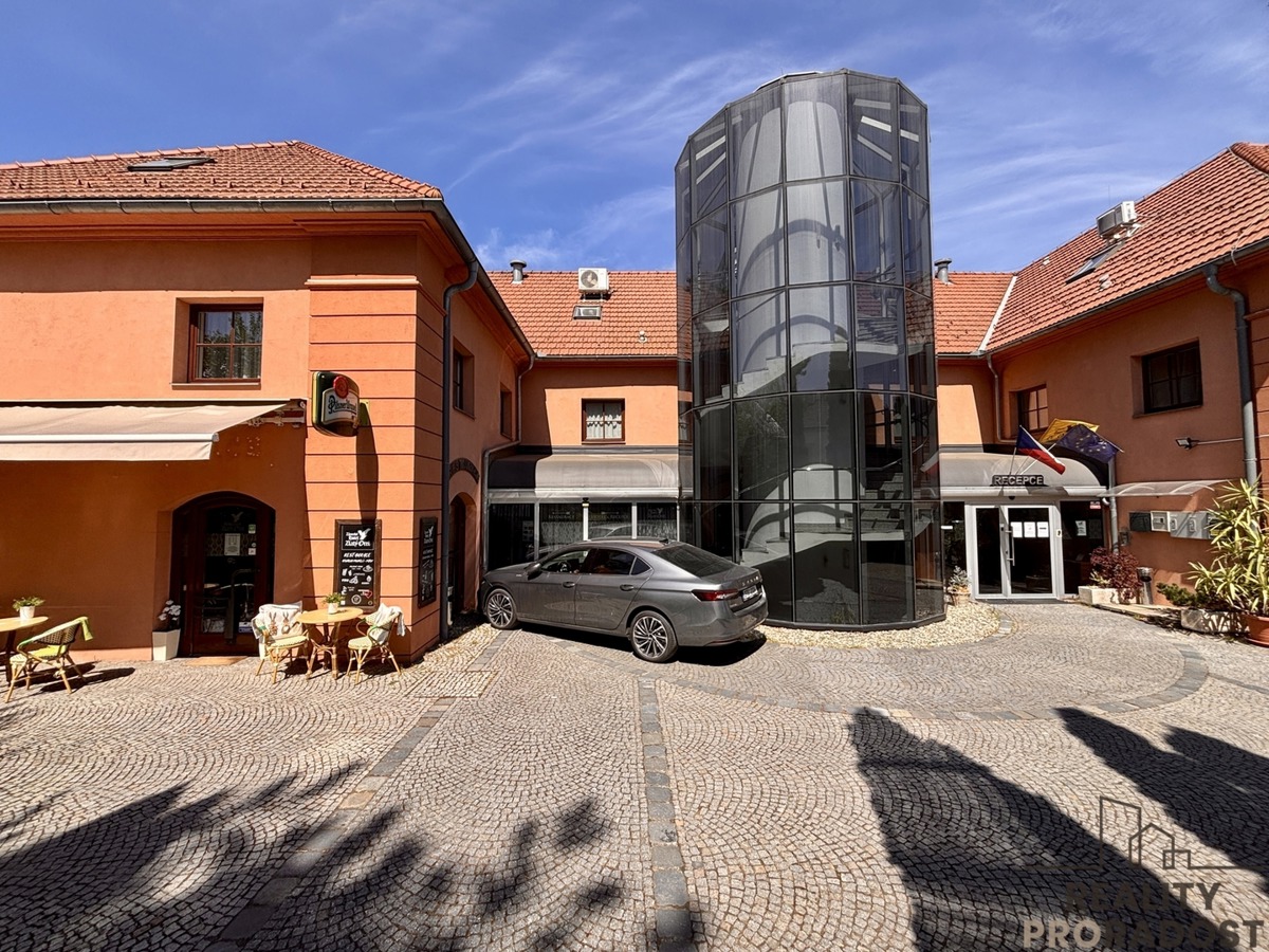 Photo 1 - Commercial property for rent · 1 440 m²
