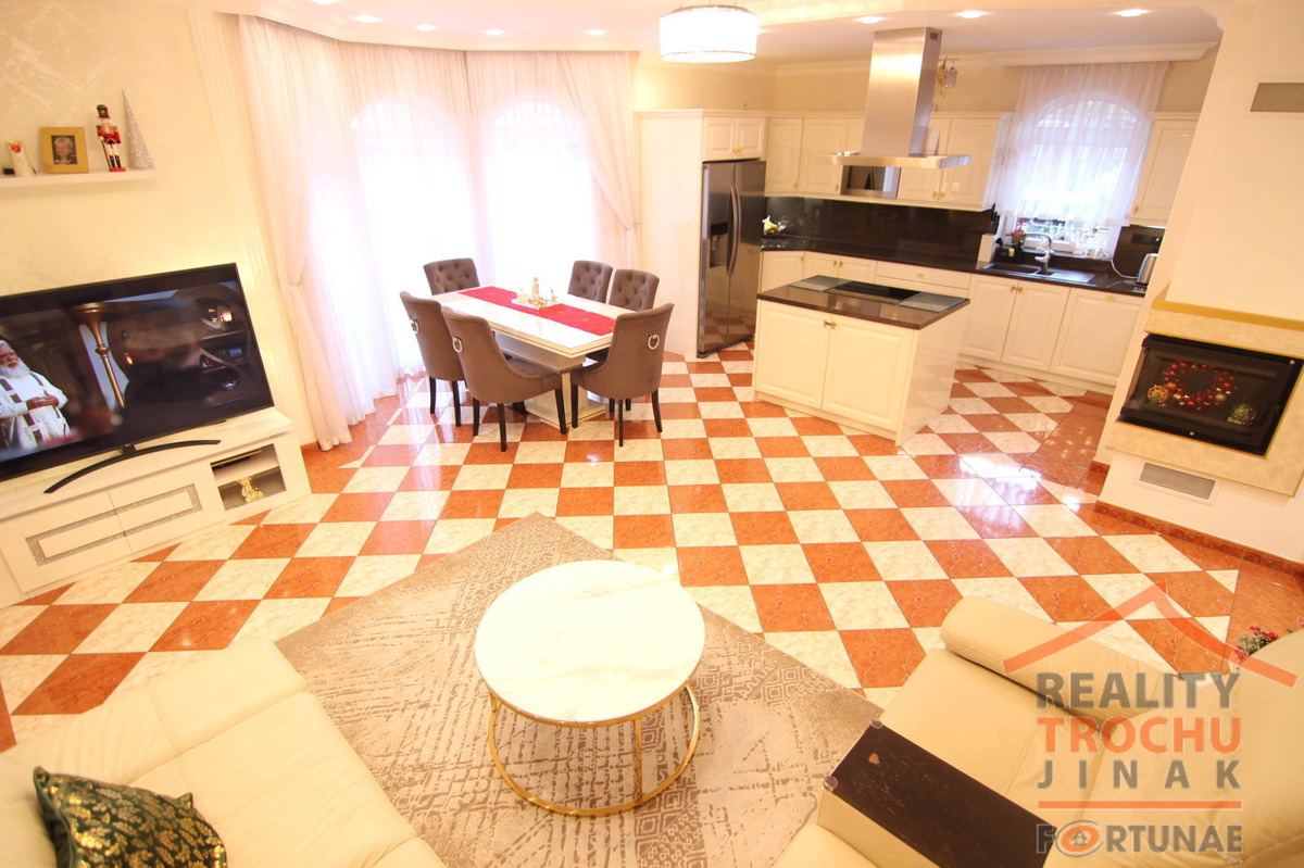 Fotografie 3 - Prodej domu · Rodinný · 200 m² · 5 pokojů