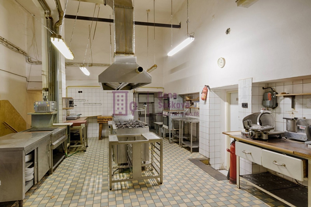Фото 4 - Аренда коммерческой недвижимости · Ресторан · 160 m²