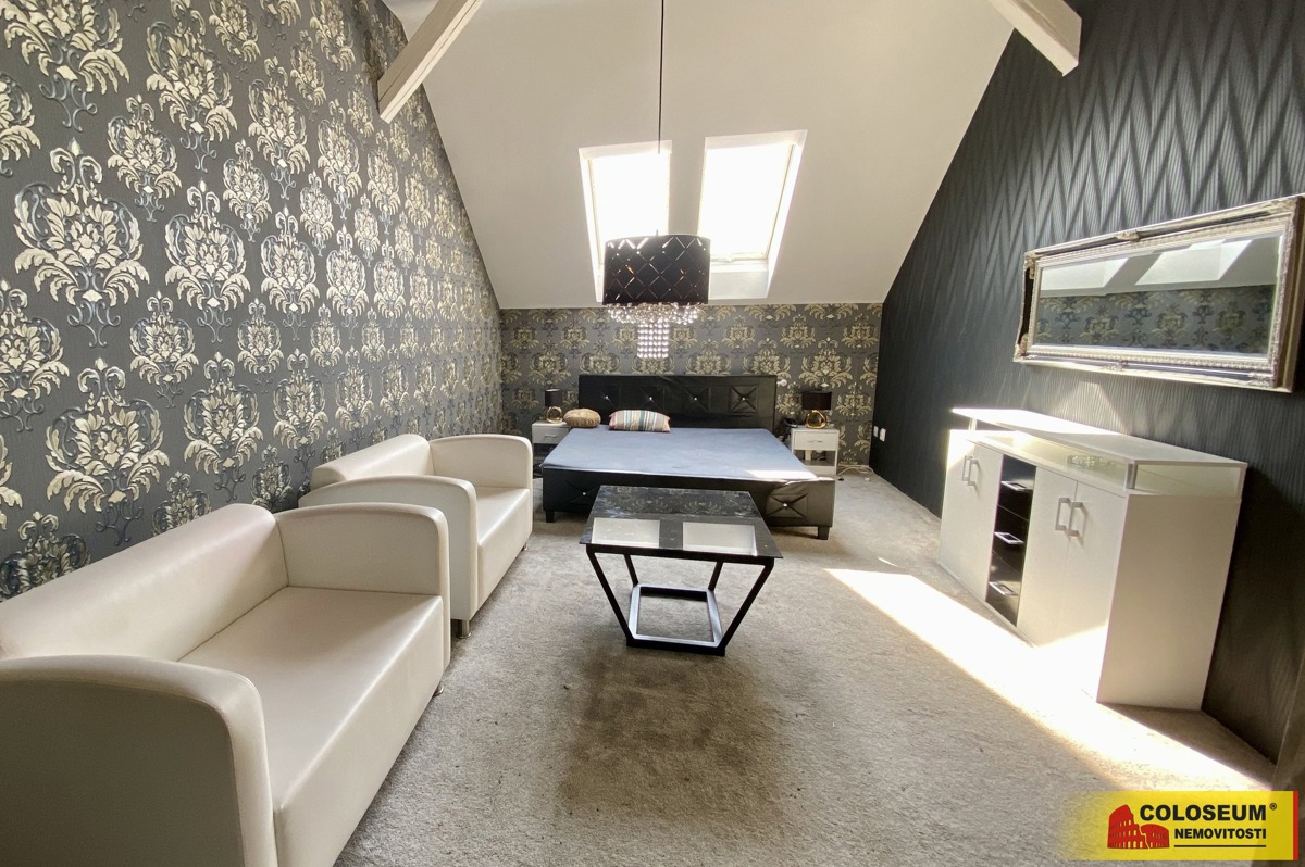 Photo 1 - Commercial property for rent · Hotel · 292 m²