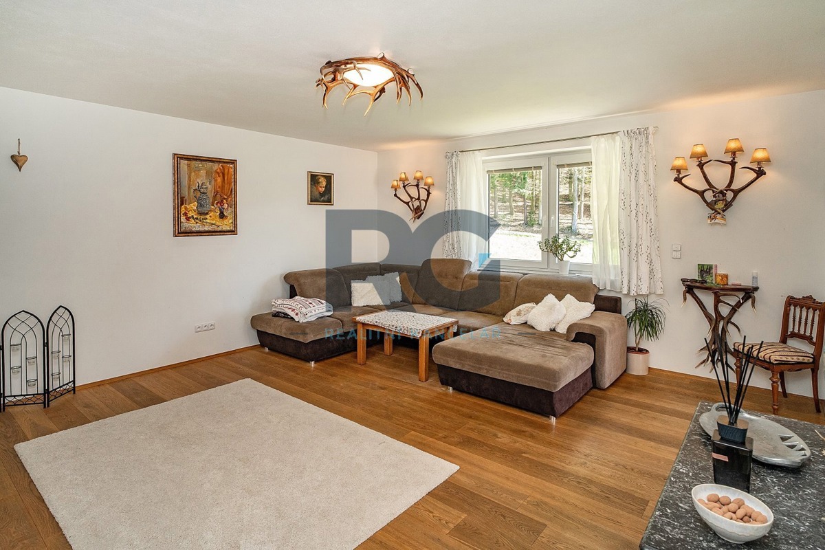 Фото 3 - Продаж будинку · Сімейний будинок · 491 m² · 5 кімнат